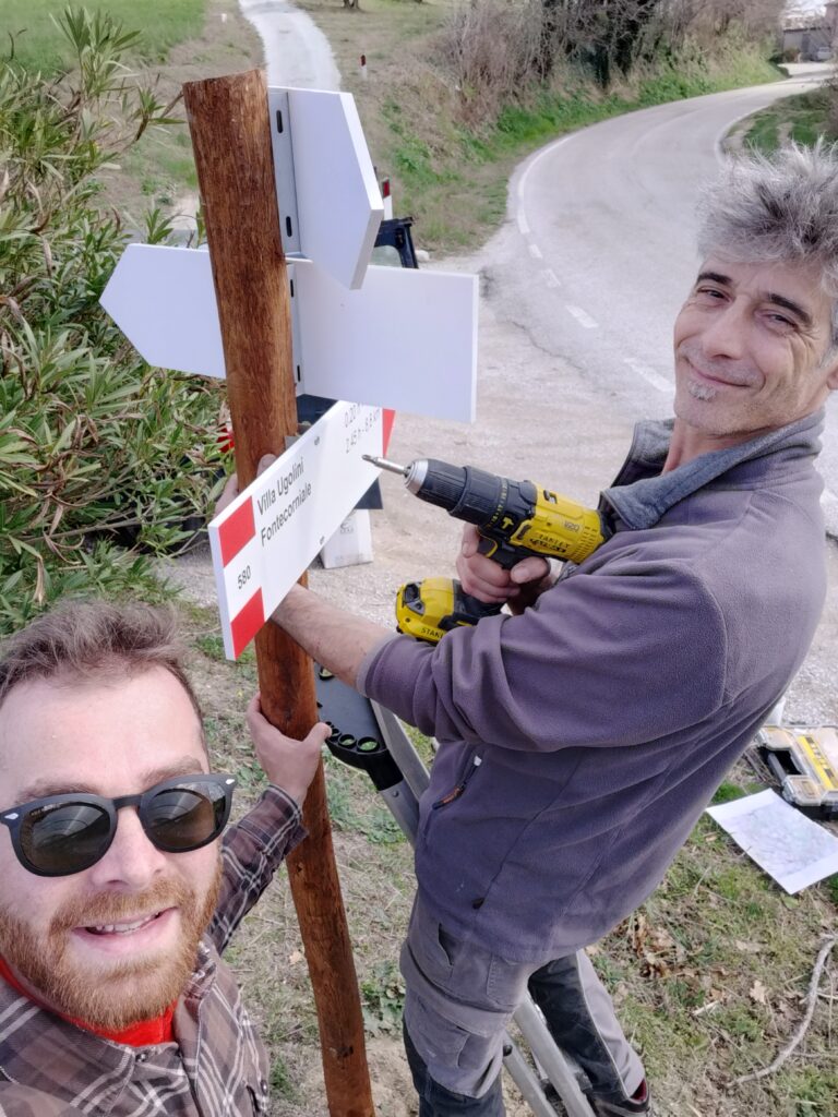 Installazione cartelli sentieristici